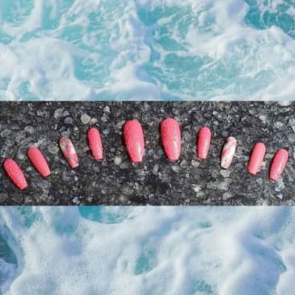 Girly Lust Press on Nails - Picture 1 of 3